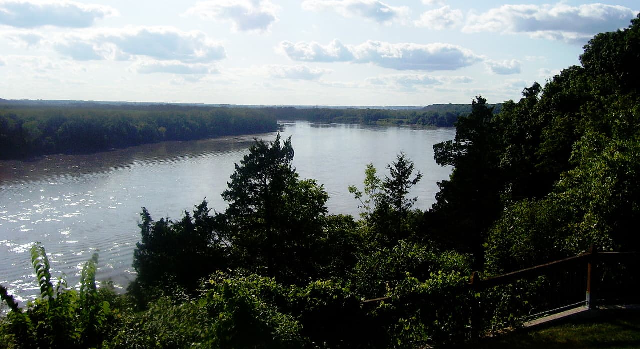 Missouri River near Rocheport, Missouri. Photo by Aimee Castenell / Wikimedia.