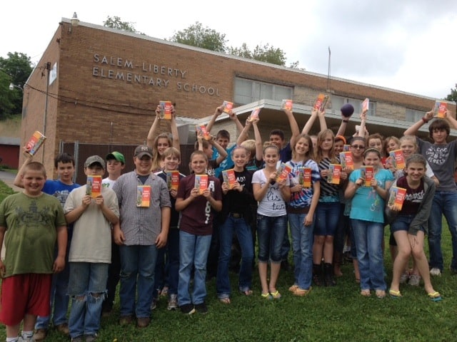 Students at Salem Liberty Elementary School in Washington County, OH, proudly display copies of the Young Birder's Guide by Bill Thompson, III.